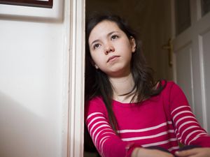 女人在门口
