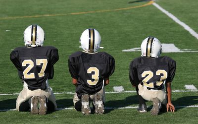 kids football - players on sidelines