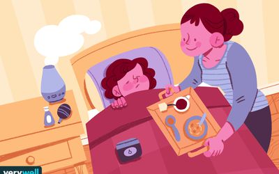 母亲在病床上的孩子感到痛苦