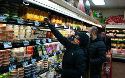 新冠肺炎期间的杂货店购物