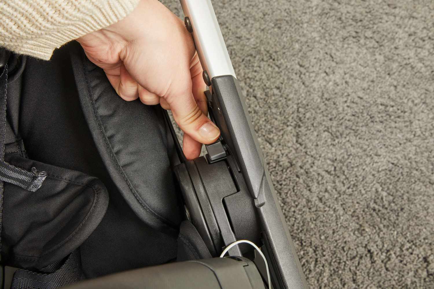 Zoomed in on the locking mechanism of the Thule Shine running stroller