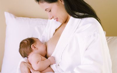 母乳喂养的妈妈