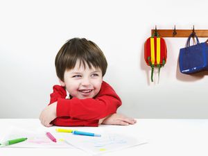 嘲笑学生的学生在教室里