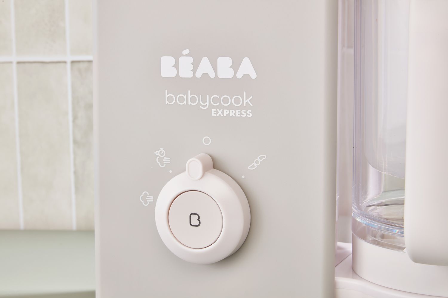 Control panel of the BÃ©aba Babycook Express Baby Food Maker.