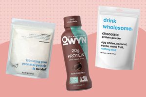 Assortment of pregnancy safe protein powders we recommend displayed on a two-tone pink patterned background