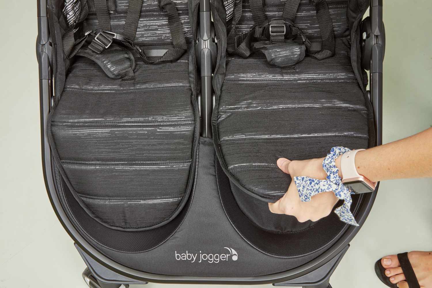 婴儿慢跑者城市之旅2双婴儿车