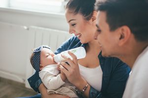 喂养新生儿