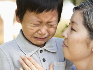 亚洲医生感到痛苦