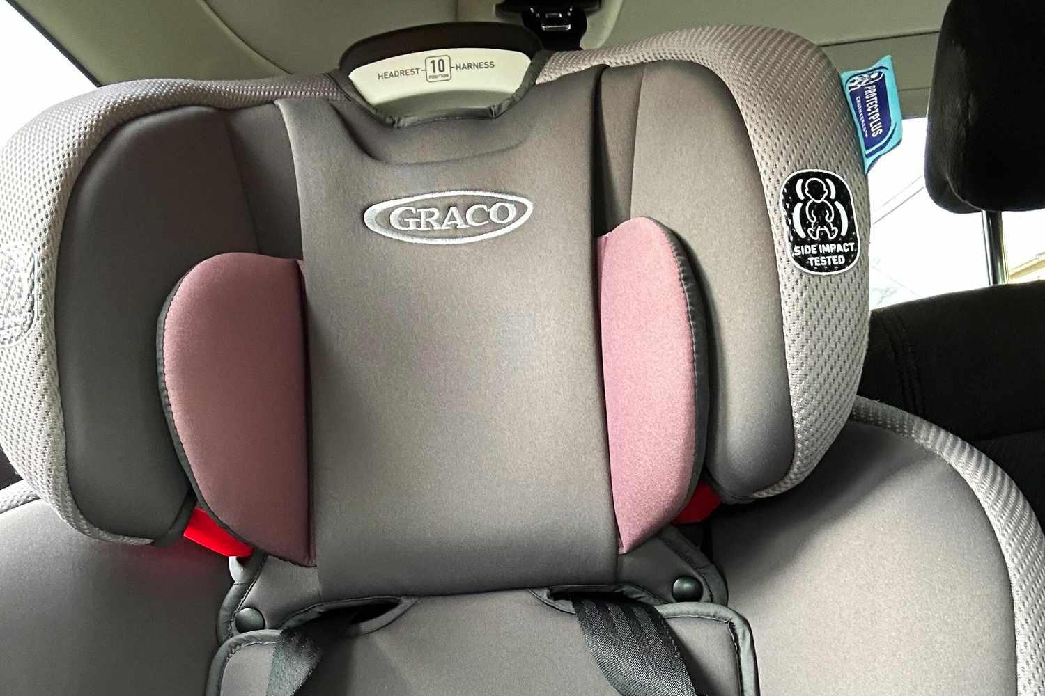 Zoomed in on the upper portion of the Graco Extend2Fit 3-in-1 Car Seat
