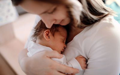 新生的婴儿