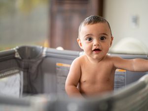 孩子在玩具