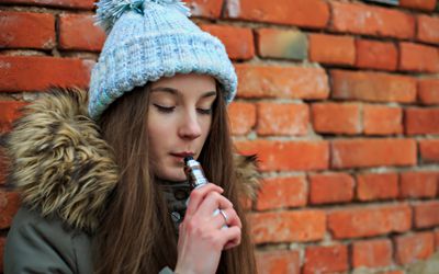 vaping teenager