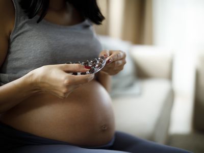 pregnant woman taking iron