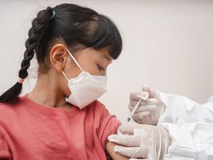 小女孩接种了新冠病毒疫苗