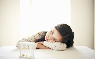 在沙发上的女孩和查克上床了