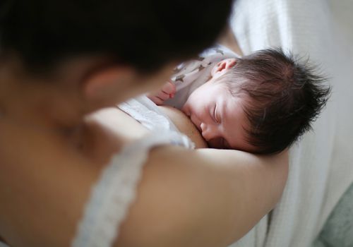 新生儿母乳喂养