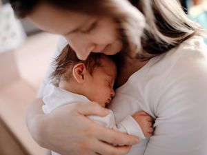 新生的婴儿