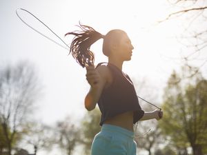 女选手跳了