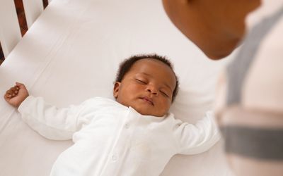 babyin crib