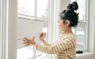 女孩和日历