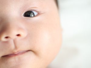 婴儿眼睛的特写
