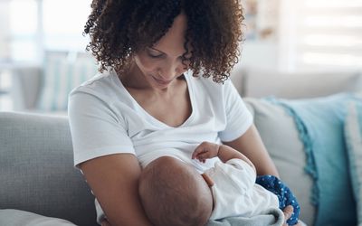 母乳喂养婴儿的父母