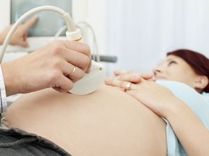 孕妇做超声波检查