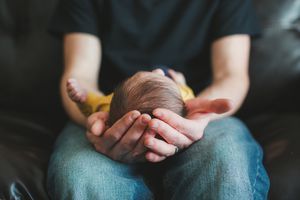孩子们在手里。