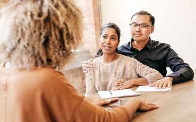 A couple talking to a genetic counselor