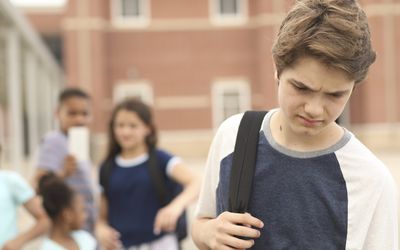 一个中学生在学校被欺负