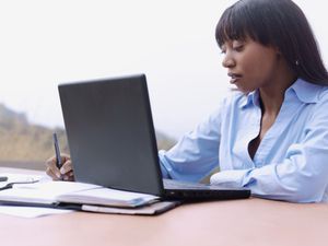 妈妈的名字在下一张笔记本上