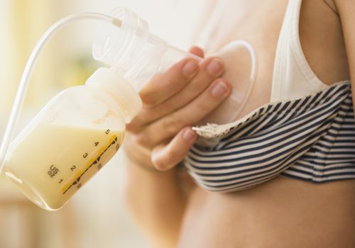 女人用乳房
