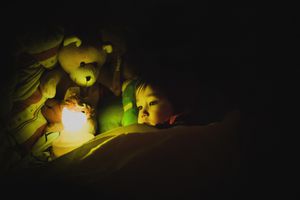 晚上的孩子晚上