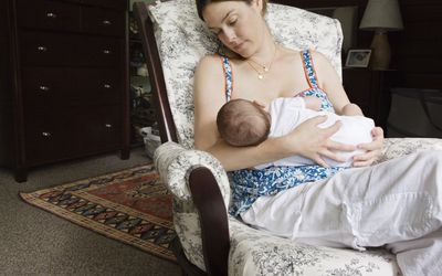 母乳喂养的妈妈
