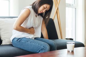 女子胃痛