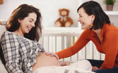 怀孕的孕妇在肚子里