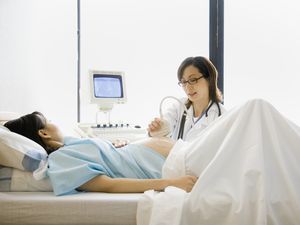 孕妇做超声波检查