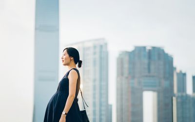 美丽的金发女孩，在美里有一种美丽的女人的生活