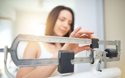 女性称体重